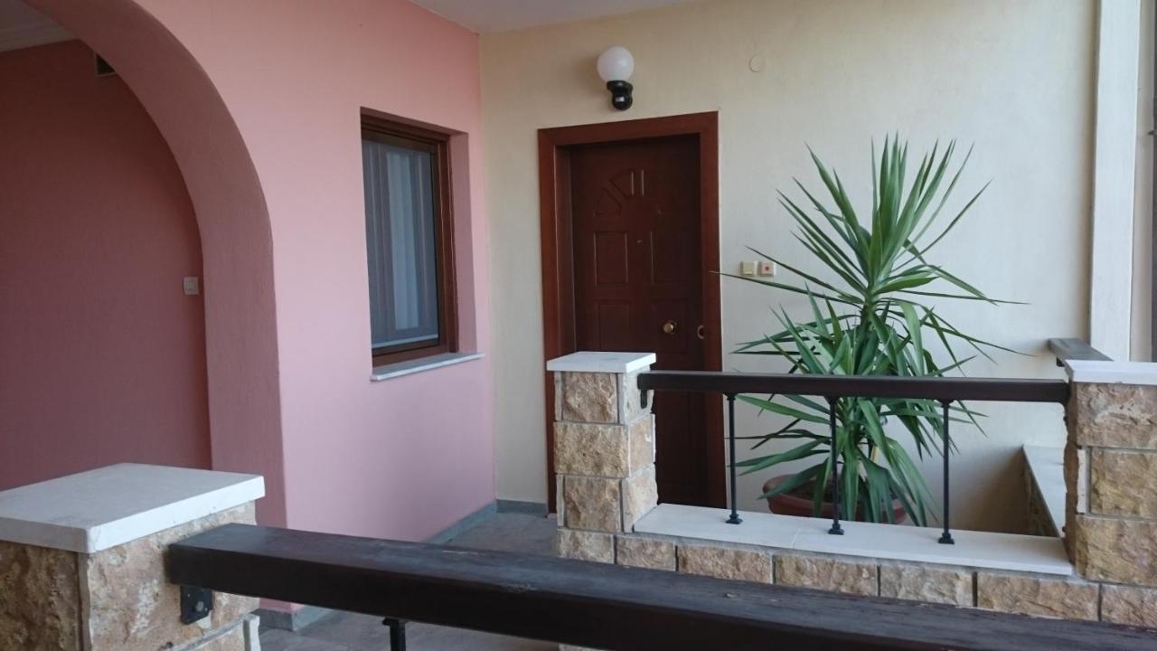 Ferienapartment At Home Ouranoupolis Екстериор снимка